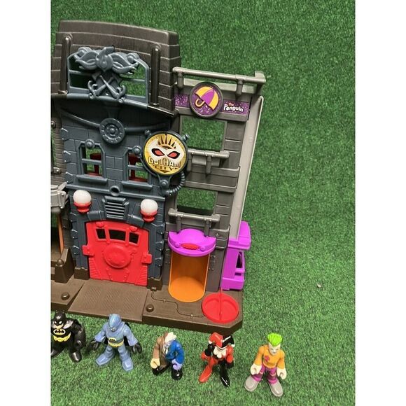 Imaginext Super Friends Gotham City PD Jail Penguin Playset with Penguin - Picture 5 of 8